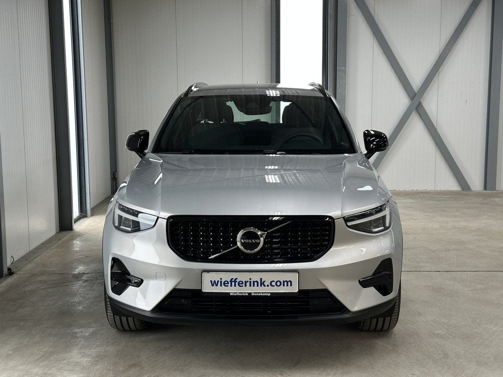 Volvo XC40 1.5 T5 Plug-in hybrid Plus Dark 262 pk | Acc | Me, Auto's, Volvo, 12 maanden, Stof, Zwart, Bedrijf