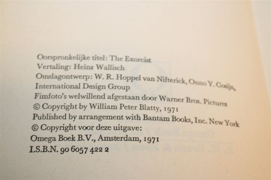 De Exorcist — Blatty, met Fotos uit de Film, 1e Druk 1971, Boeken, Ophalen of Verzenden, Gelezen