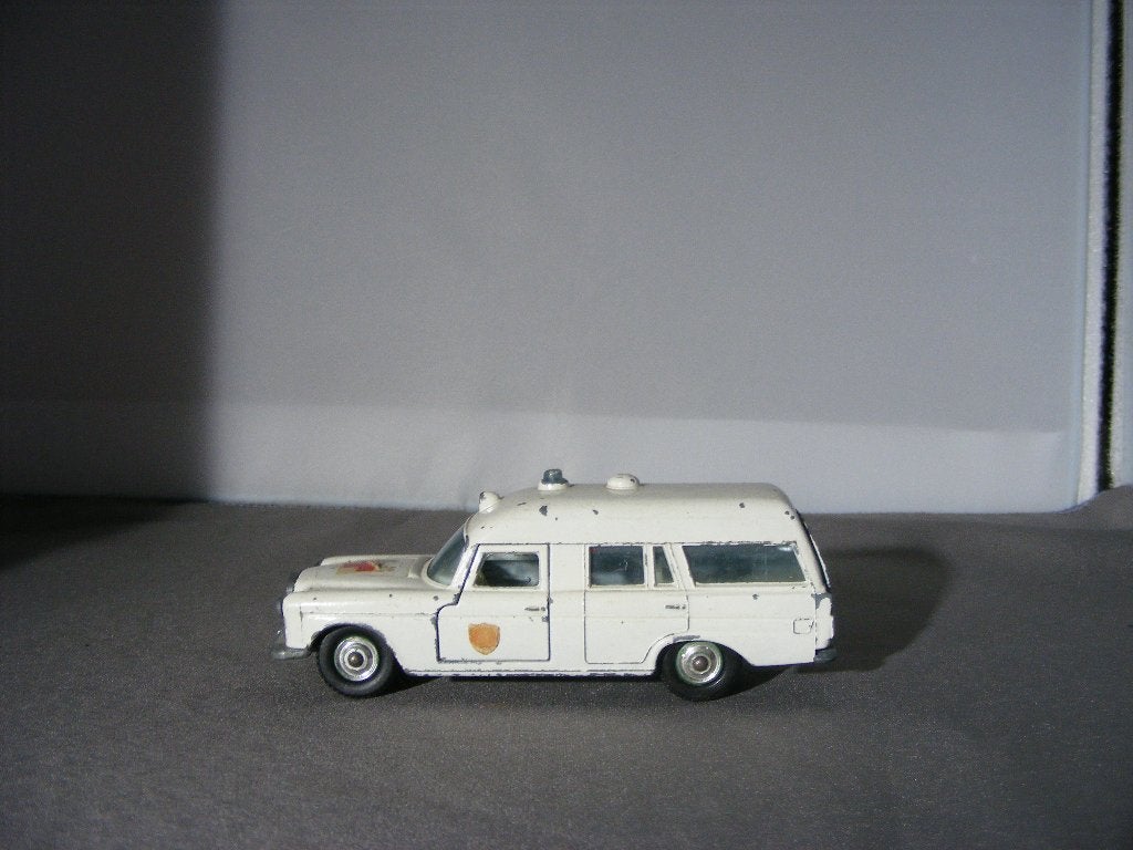 Mercedes benz binz ambulance, matchbox lesney k6 1/43, Verzenden, Gebruikt, Auto, Matchbox
