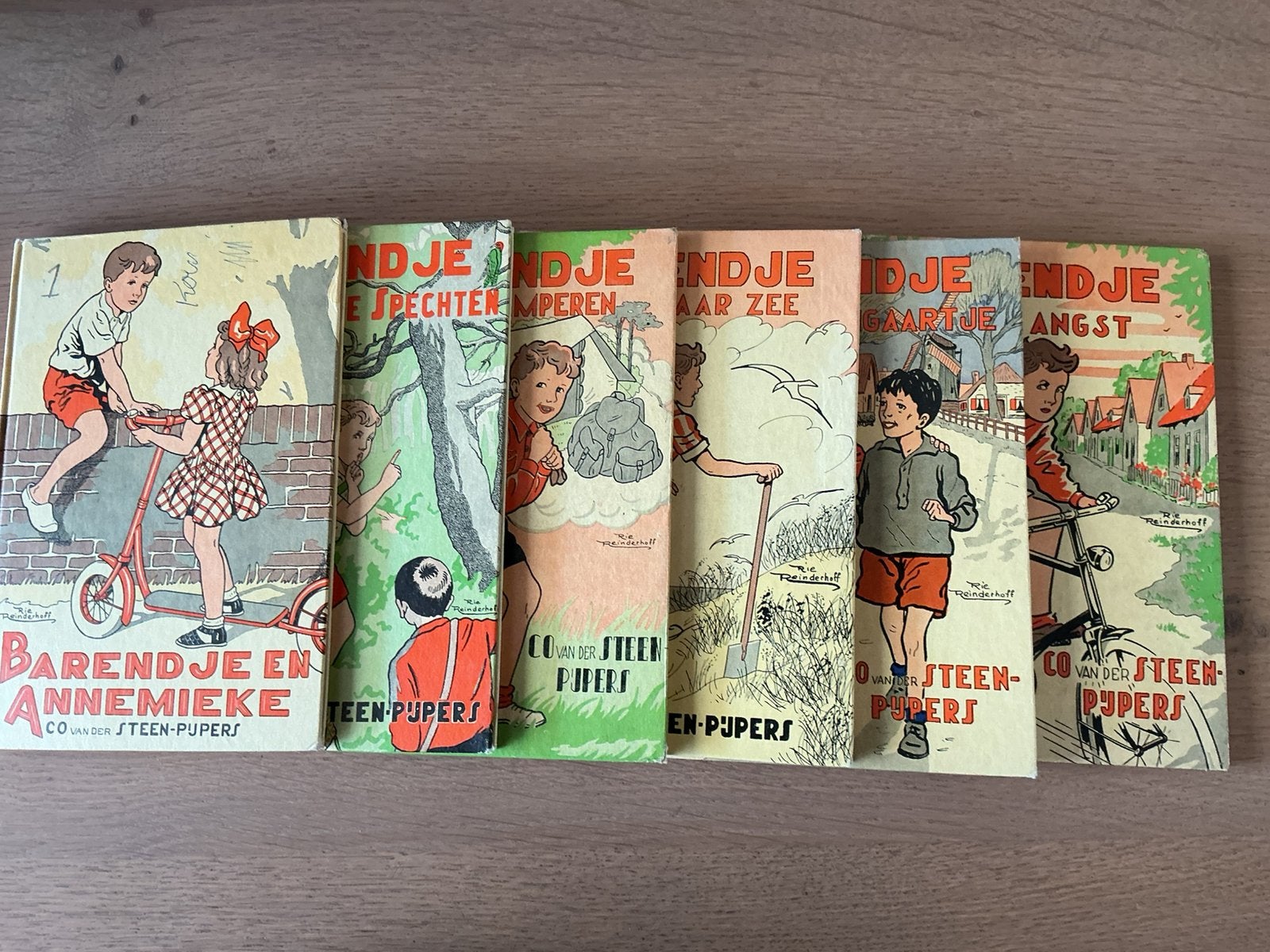 Zes boeken van barentje en annemiek, Meerdere comics, Ophalen of Verzenden, Zo goed als nieuw, Europa