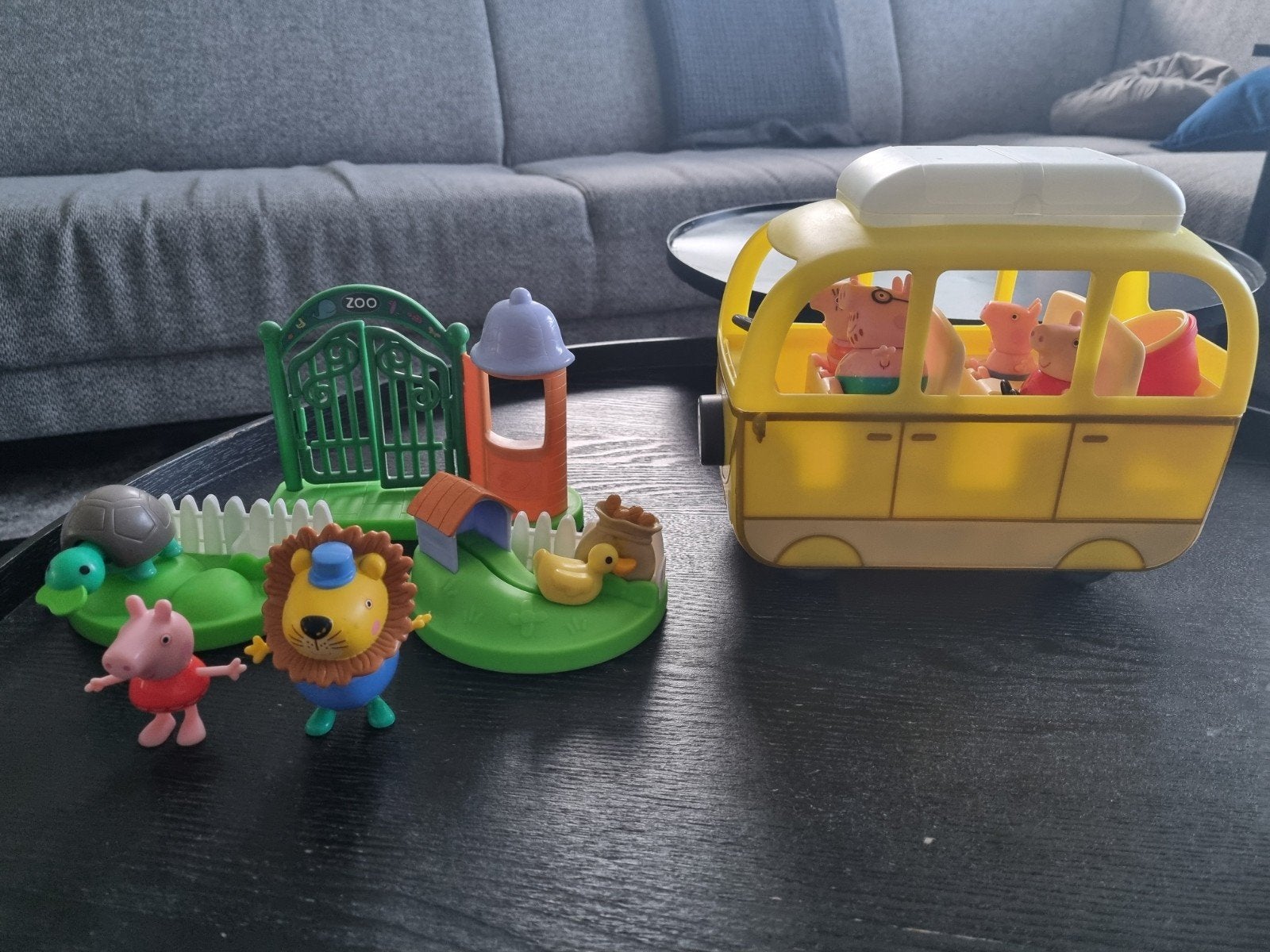 Peppa pig bus en dierentuin, Ophalen