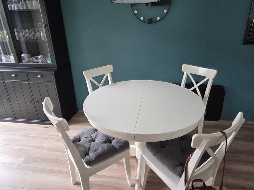 Ikea uitschuifbare eettafel met 4 stoelen, Ophalen