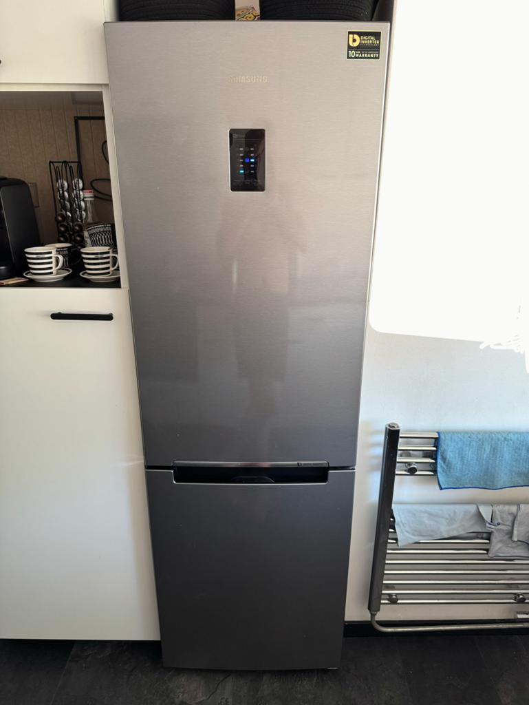 Samsung Koelvriescombinatie - Zo goed als nieuw, Witgoed en Apparatuur, Ophalen, 200 liter of meer, 60 cm of meer, Met aparte vriezer