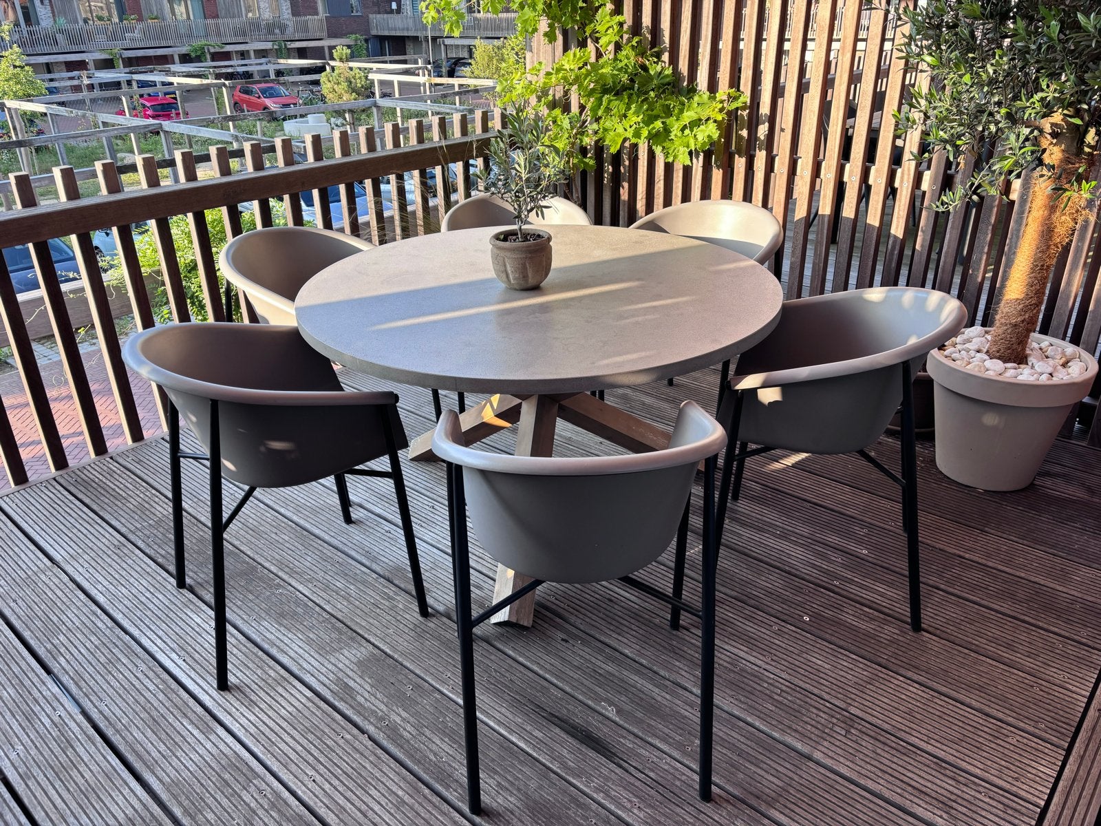Moderne ronde tuintafel met betonnen blad, Tuin en Terras, Tuintafels, Ophalen, Zo goed als nieuw, Rond, Hout
