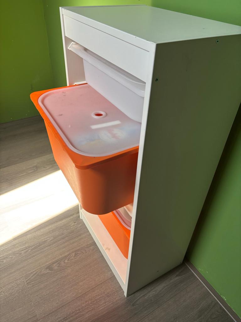 Ikea kastje met bakken - ideaal voor speelgoedopslag, Ophalen, Gebruikt