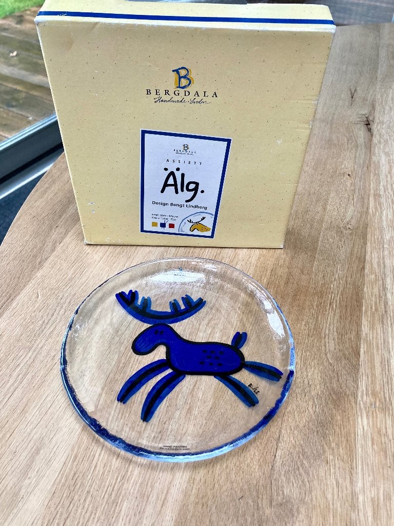Bergdala Zweden: glazen design schaal, glaskunst met eland, Ophalen of Verzenden