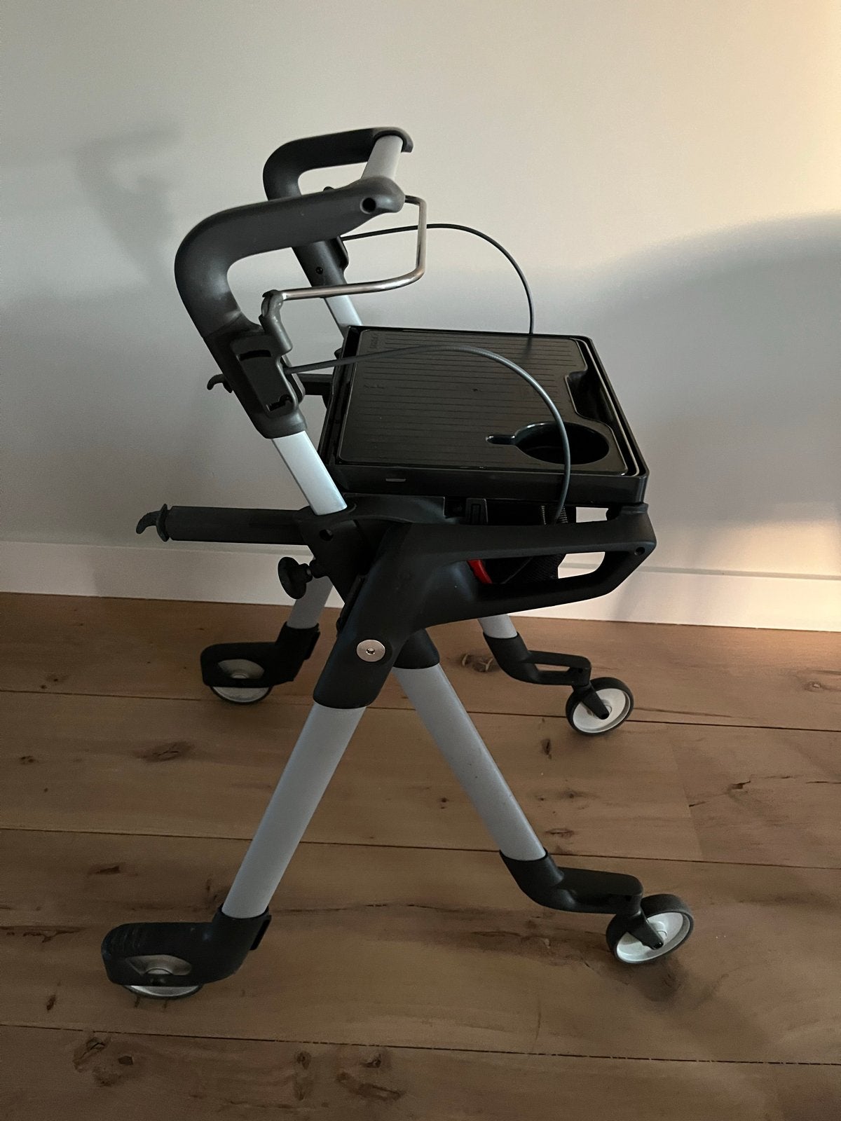 Binnenrollator Topro Hestia rollator, Ophalen