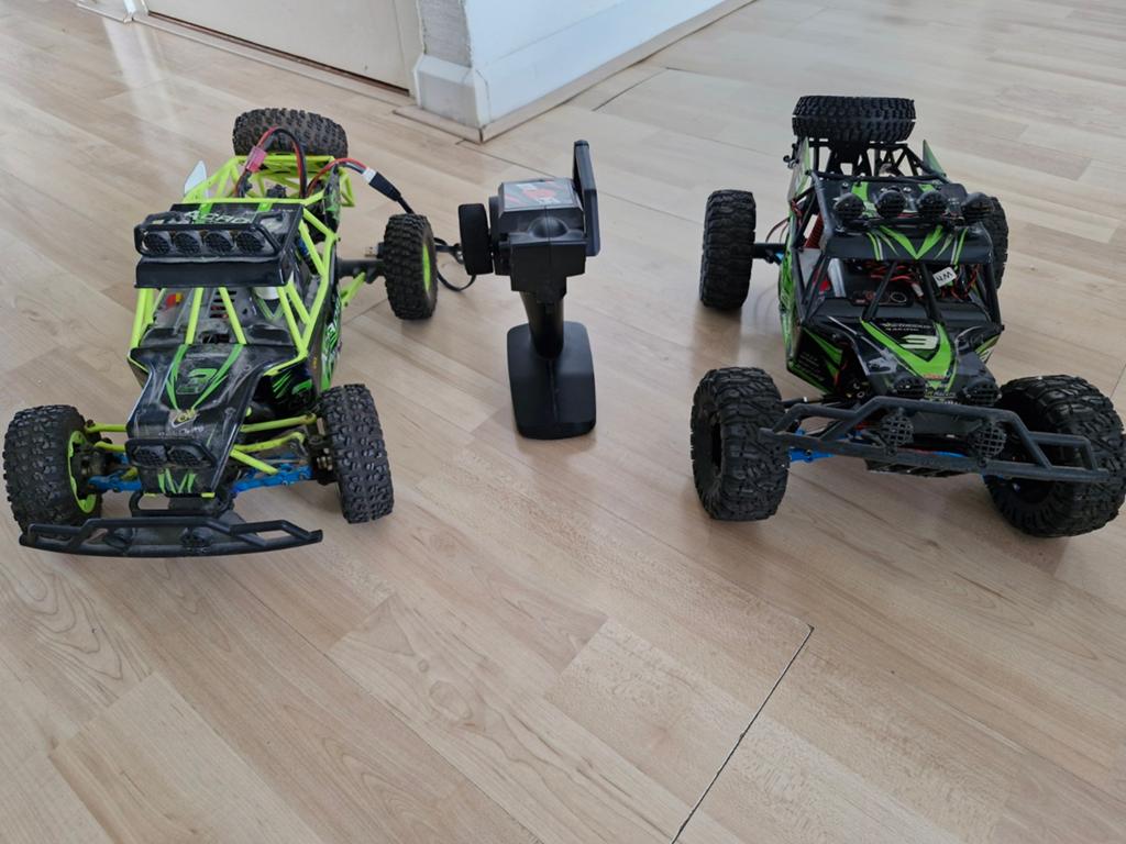 2x RC Offroad Buggy's met Afstandsbediening - Elektrisch, Hobby en Vrije tijd, Modelbouw | Radiografisch | Auto's, Elektro, Gebruikt