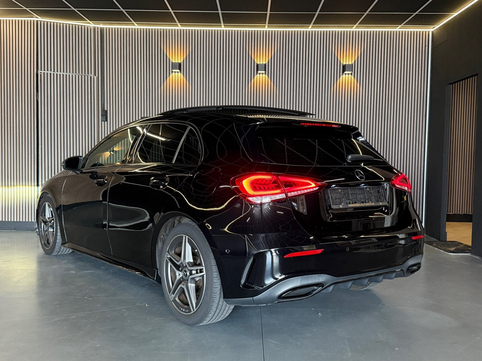 Mercedes-Benz A-klasse 200 AMG | Burmester|Camera|PANO|PPF|A, Auto's, Gebruikt, 4 cilinders, Bedrijf, 1600 kg