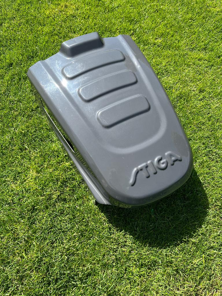 Stiga garage voor robotmaaier M 3, 5 of 7, Tuin en Terras, Robotmaaiers, Ophalen of Verzenden, Zo goed als nieuw