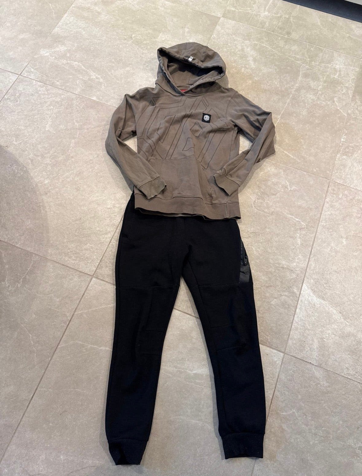 Vingino trui en Primark broek set 140, Kinderen en Baby's, Ophalen of Verzenden, Zo goed als nieuw, Jongen, Setje