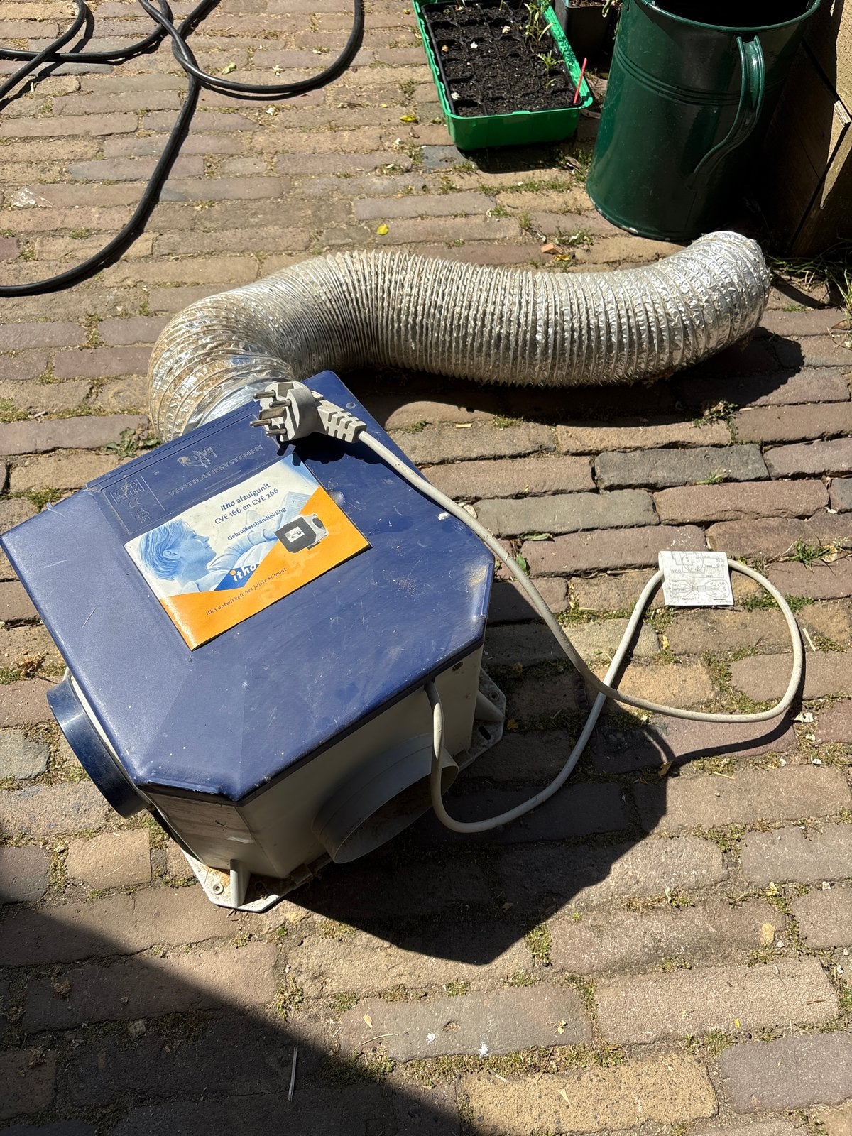 Itho Afzuigunit CVE 166/266 met handleiding en slang, Ophalen, Gebruikt, Afzuiger