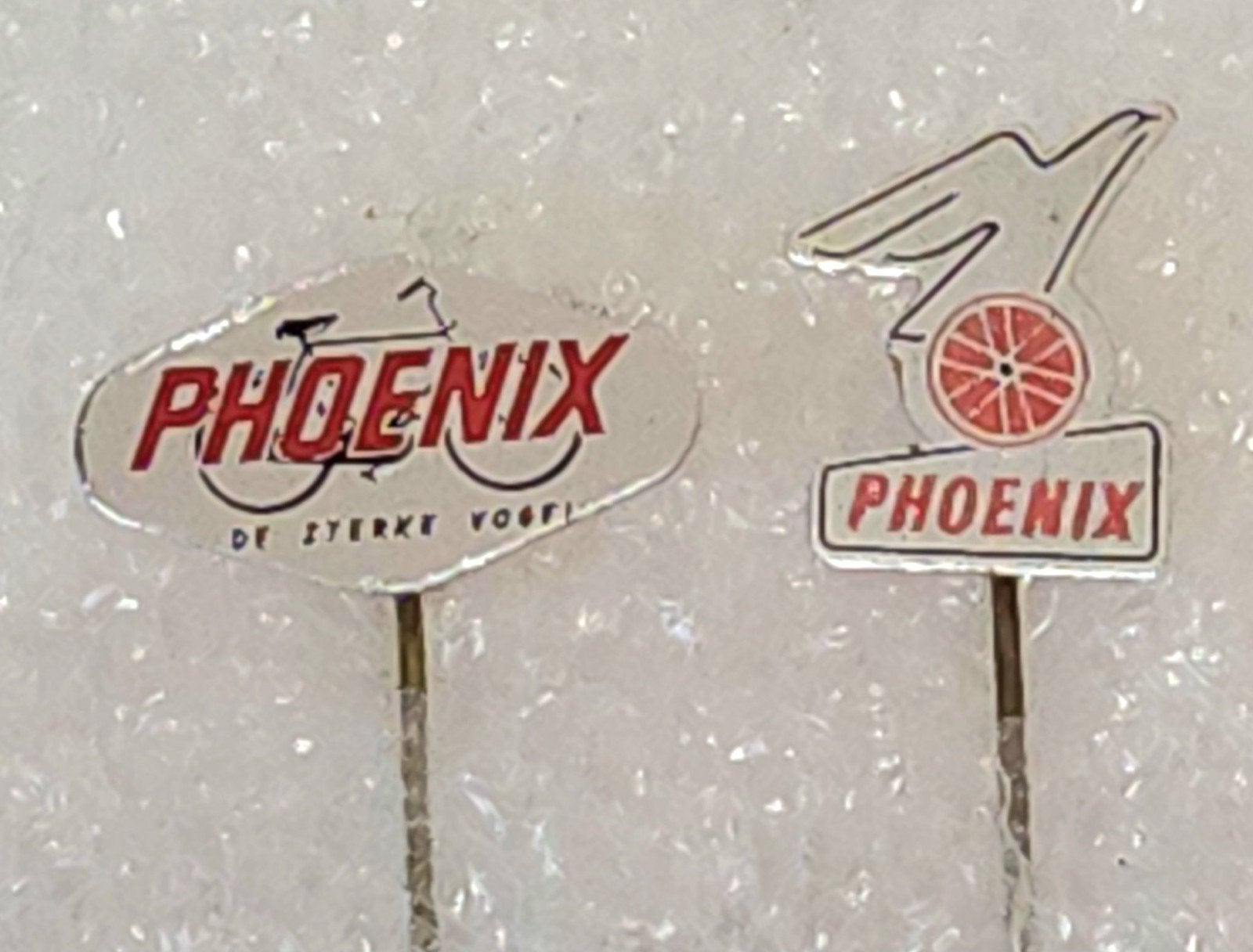 2 Vintage Phoenix Fiets Speldjes - De Sterke Vogel, Verzamelen, Ophalen of Verzenden, Gebruikt, Merk, Speldje of Pin