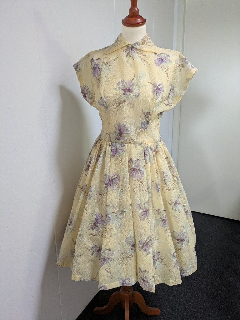 Zachtgeel vintage 50's jurkje maat S, Geel, Ophalen of Verzenden, Maat 36 (S), Onder de knie