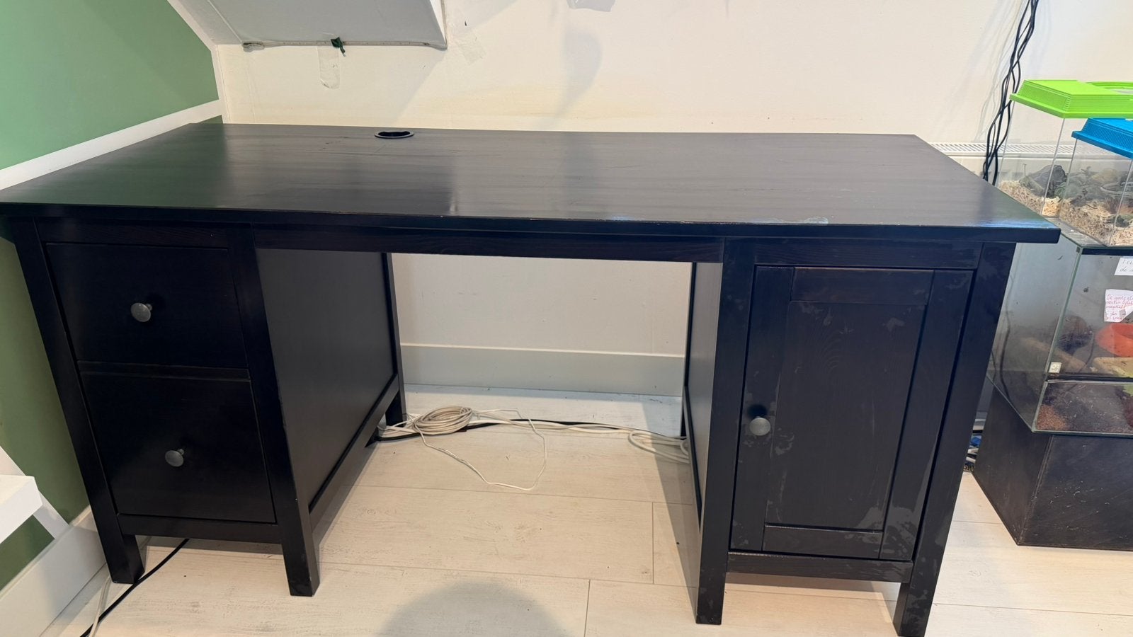 Mooi en stevig IKEA HEMNES bureau in de kleur zwartbruin., Ophalen, Zo goed als nieuw