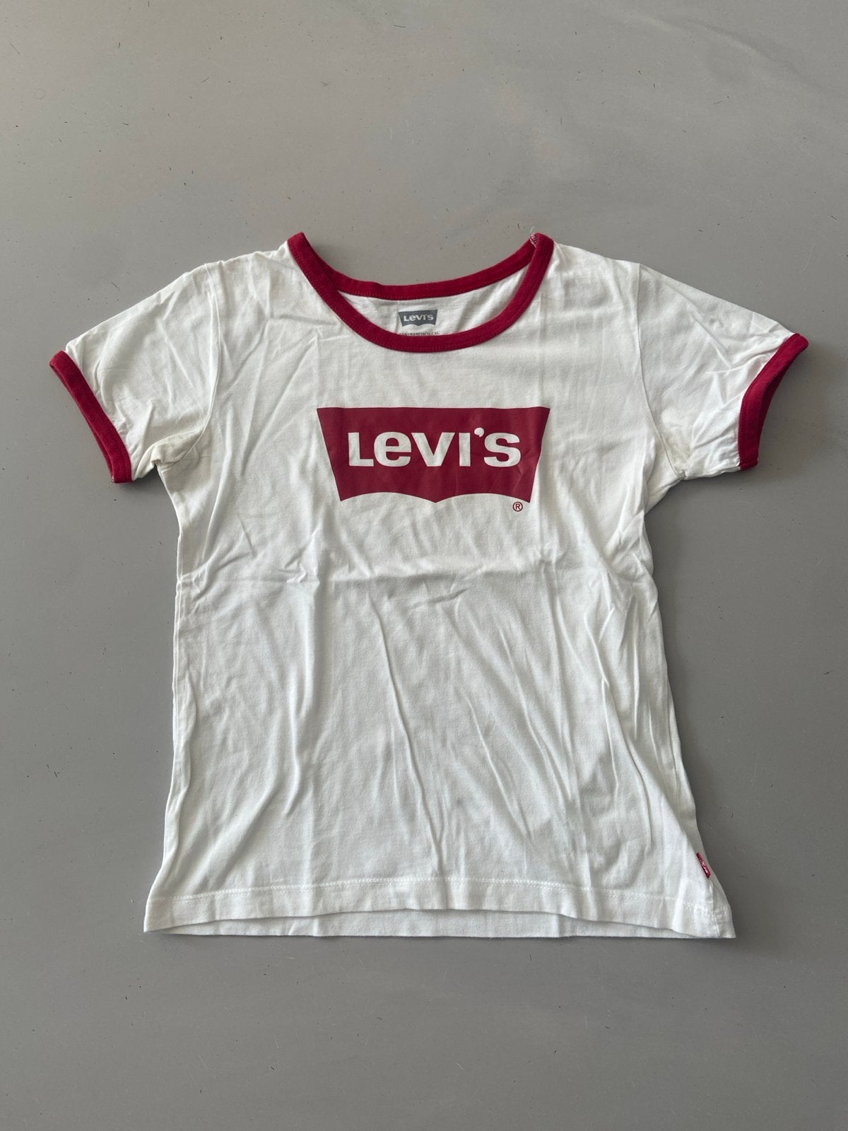 Levi's T-shirt wit met rood logo en bies - Maat 158 (14A), Kinderen en Baby's, Ophalen of Verzenden, Gebruikt, Jongen of Meisje