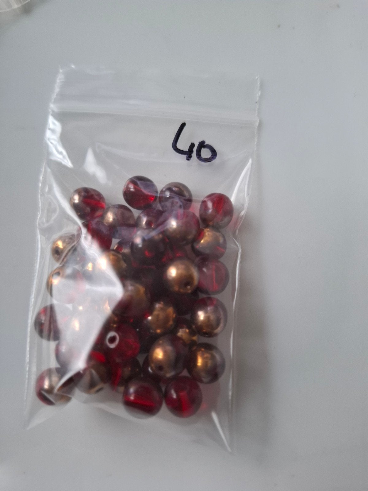 40 stuks 8 mm glaskralen rood goud kralen partij, Kraal, -, -, Nieuw