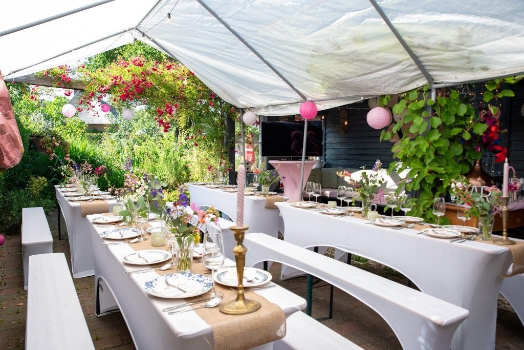 Te huur: biertafels, Ophalen, Zo goed als nieuw, Overige