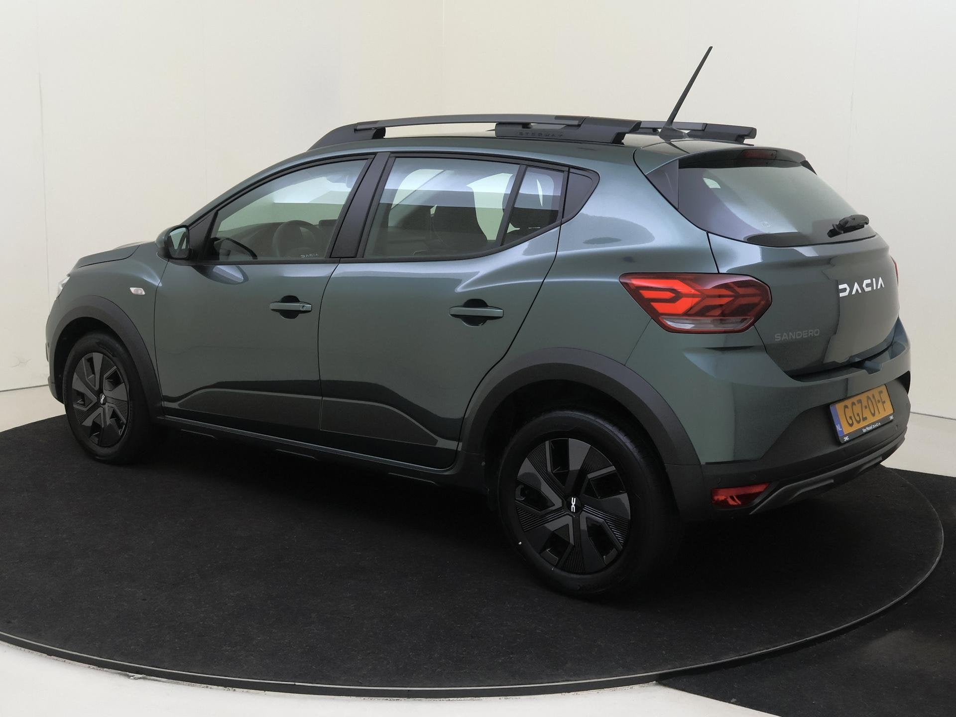 Dacia Sandero Stepway 1.0 TCe Expression 110PK | Navigatie v, Auto's, Voorwielaandrijving, Dealer onderhouden, Stof, Gebruikt