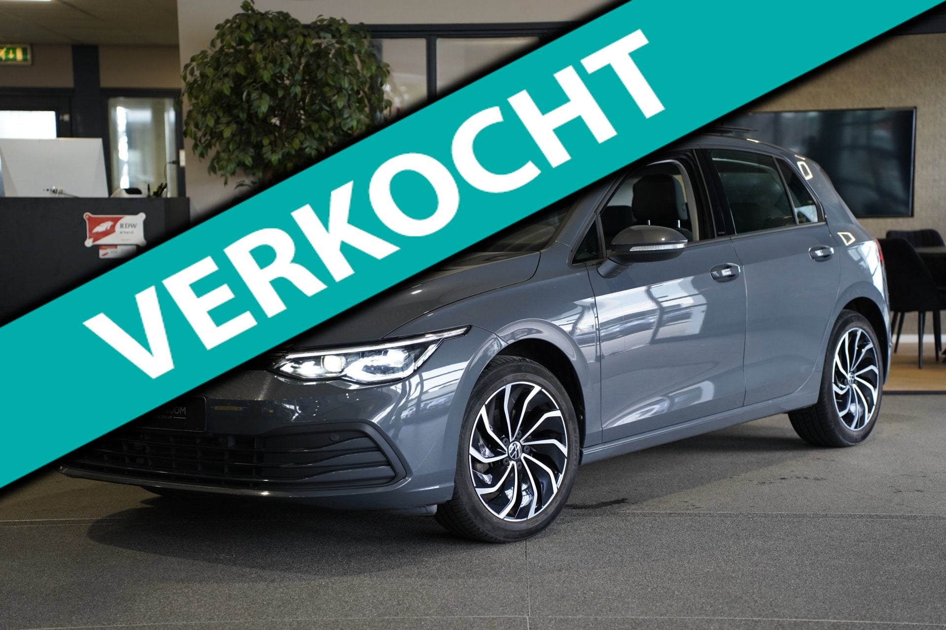 Volkswagen Golf 8 1.5 eTSI Style 150PK DSG Pano IQ Light Alc, Auto's, Dealer onderhouden, 680 kg, 4 cilinders, 150 pk