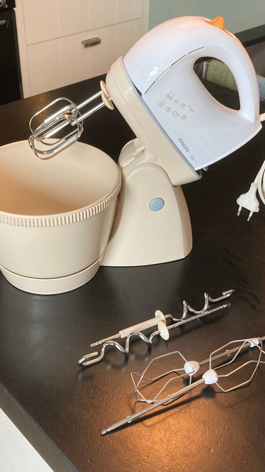 Philips HR1541 Handmixer met standaard en kom, 2 tot 3 liter, Ophalen of Verzenden, Gebruikt, 3 snelheden of meer