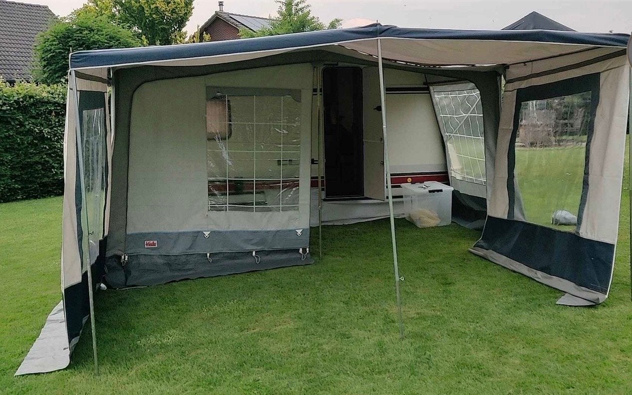 Complete Bürstner Caravan met voortent, 6 slaapplaatsen, Standaardzit, Omvormbare zithoek, Particulier, Bürstner