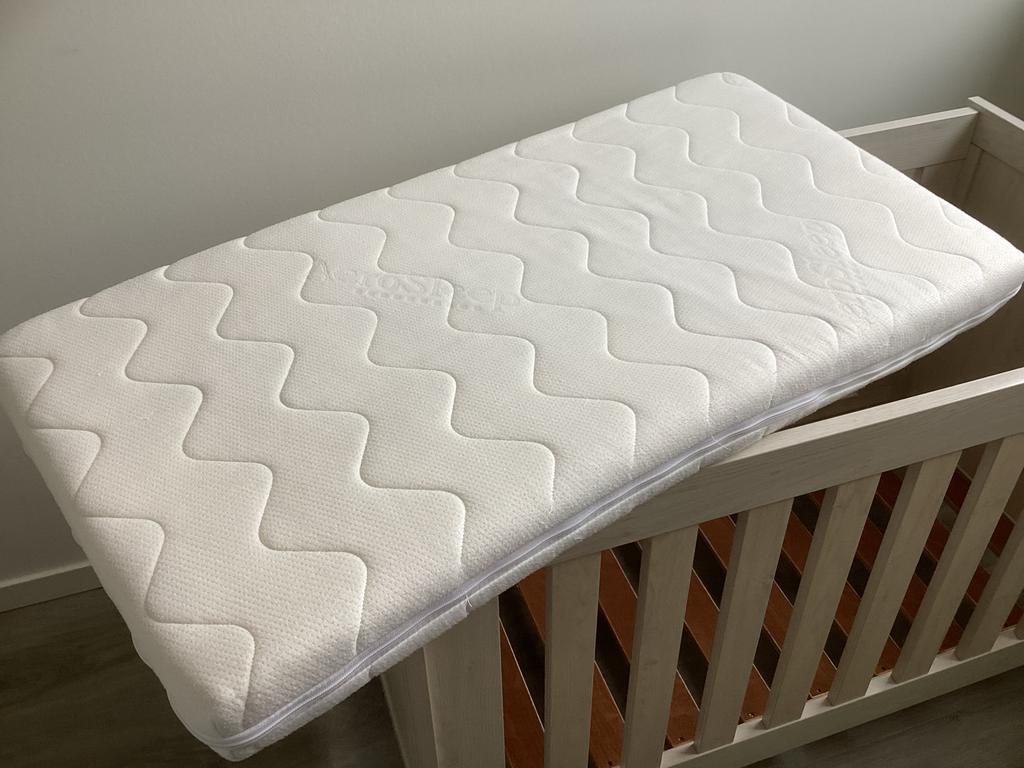 Bopita Baby Ledikant 125x68x86 cm - Zo goed als nieuw, 70 tot 85 cm, Ophalen of Verzenden, Zo goed als nieuw, Lattenbodem