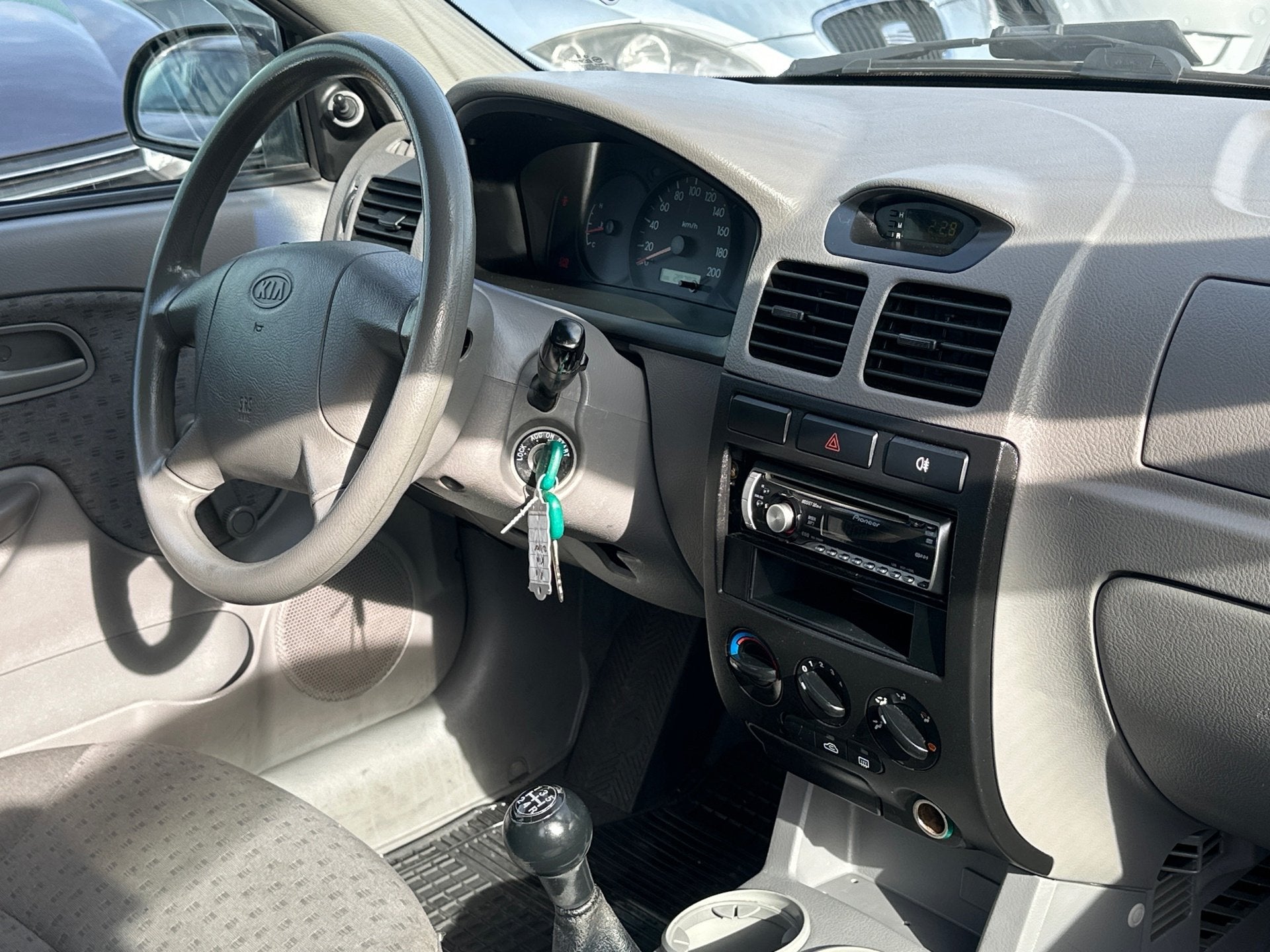 Kia Rio 1.3 RS Visto Nieuw apk stuurbekrachtiging, Auto's, Voorwielaandrijving, 15 km/l, 4 cilinders, 82 pk