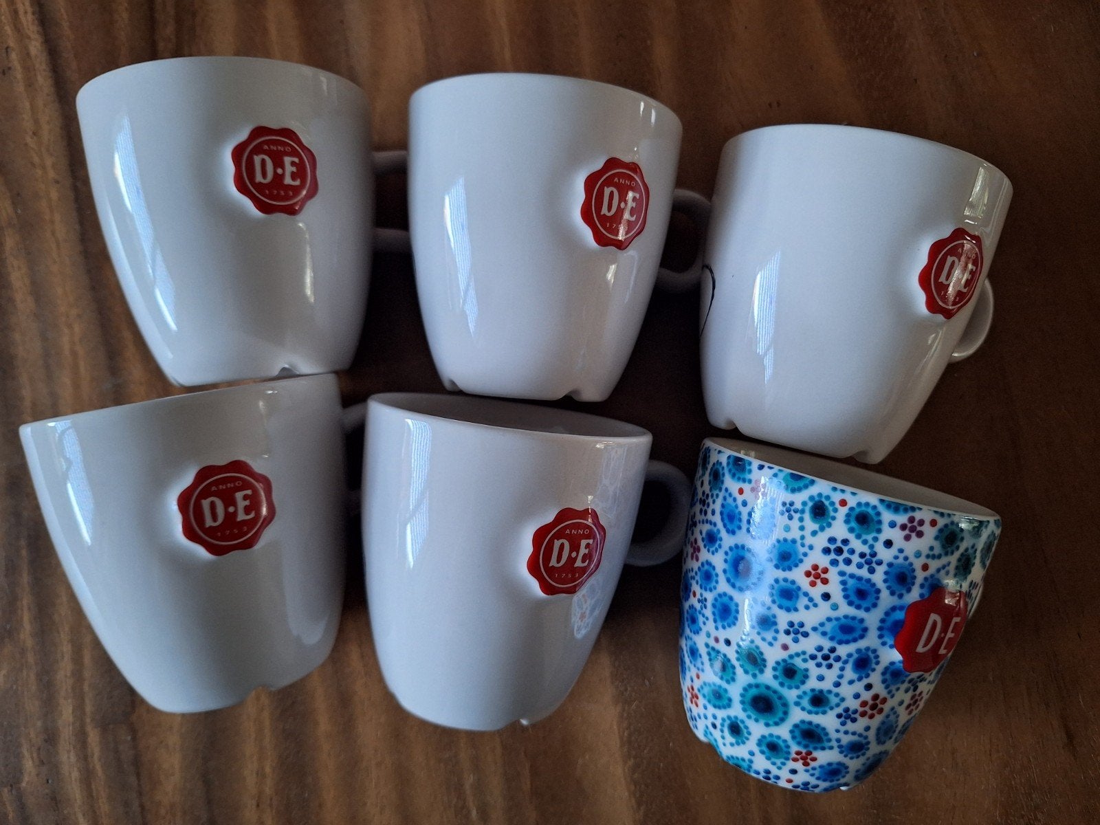 6 Douwe Egberts mokken: 5x My Fair Lady, 1x Dots, Ophalen of Verzenden, Zo goed als nieuw, Overige stijlen, Kop(pen) en/of Schotel(s)