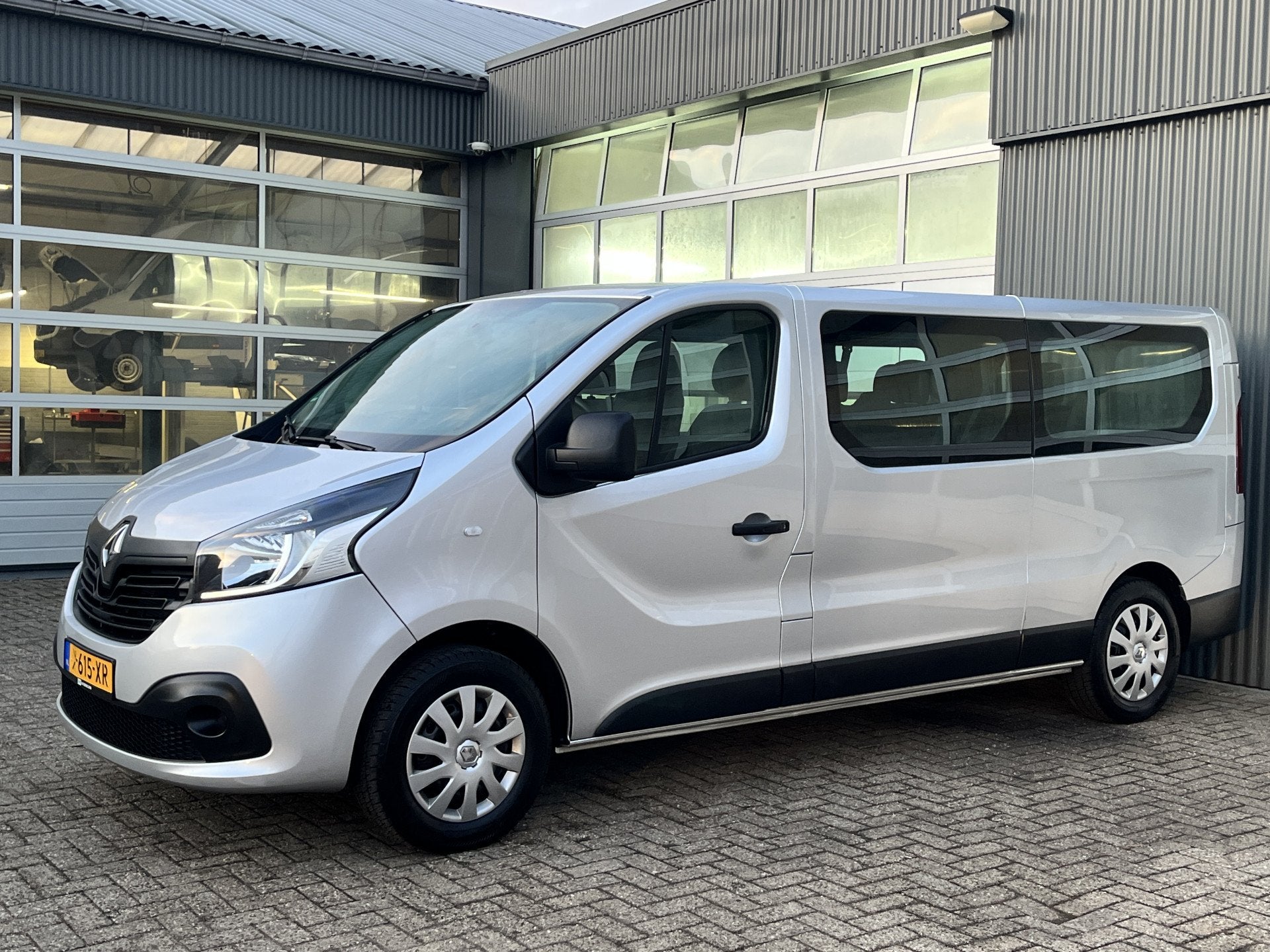 Renault Trafic Passenger 1.6 dCi BTW / BPM vrij marge Euro 6, Auto's, Renault, Voorwielaandrijving, Gebruikt, 2000 kg, Origineel Nederlands
