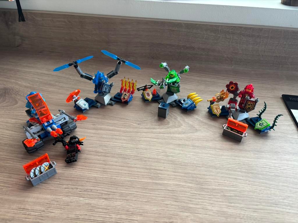 Lego 70310, 70330, 70332, 70331 Nexo Knights, Ophalen of Verzenden, Zo goed als nieuw, Complete set, Lego