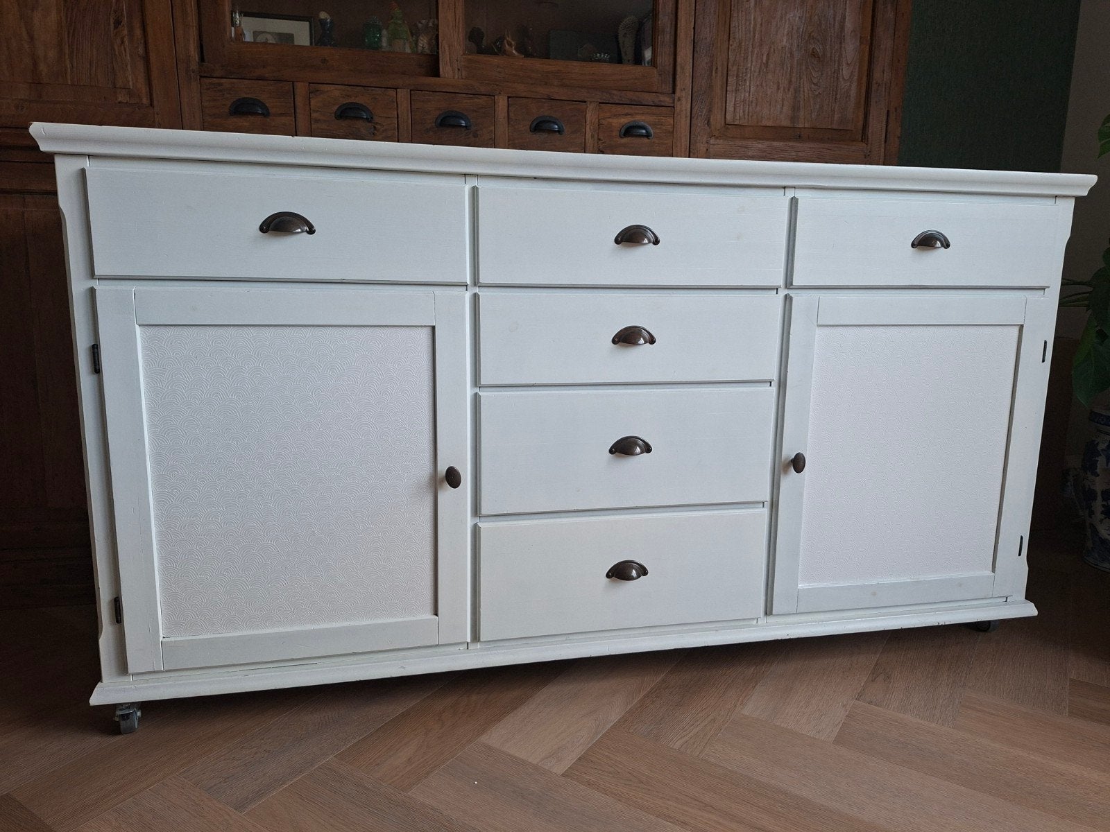 Commode met veel bergruimte, Pip behang op deurtjes, Gebruikt, Met deur(en), 150 tot 200 cm, Ophalen of Verzenden