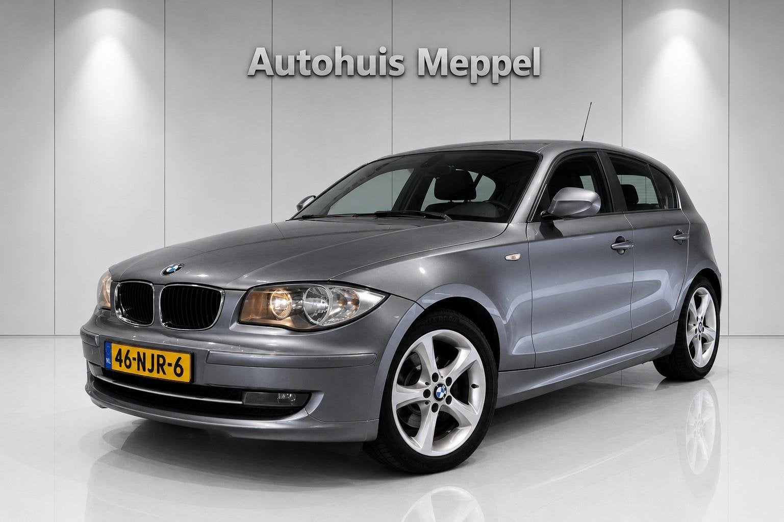 BMW 1 Serie 118i Cruise-Control*Trekhaak*Navi*Bluetooth*5-De, Auto's, 1-Serie, Euro 5, Zwart, Origineel Nederlands