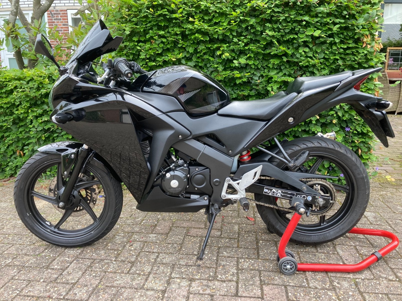 Mooie zwarte CBR125 A1 - slechts 5000 km na upgrade, Motoren, Motoren | Honda, Gebruikt, 125 cc, 11 kW of minder, 1 cilinder
