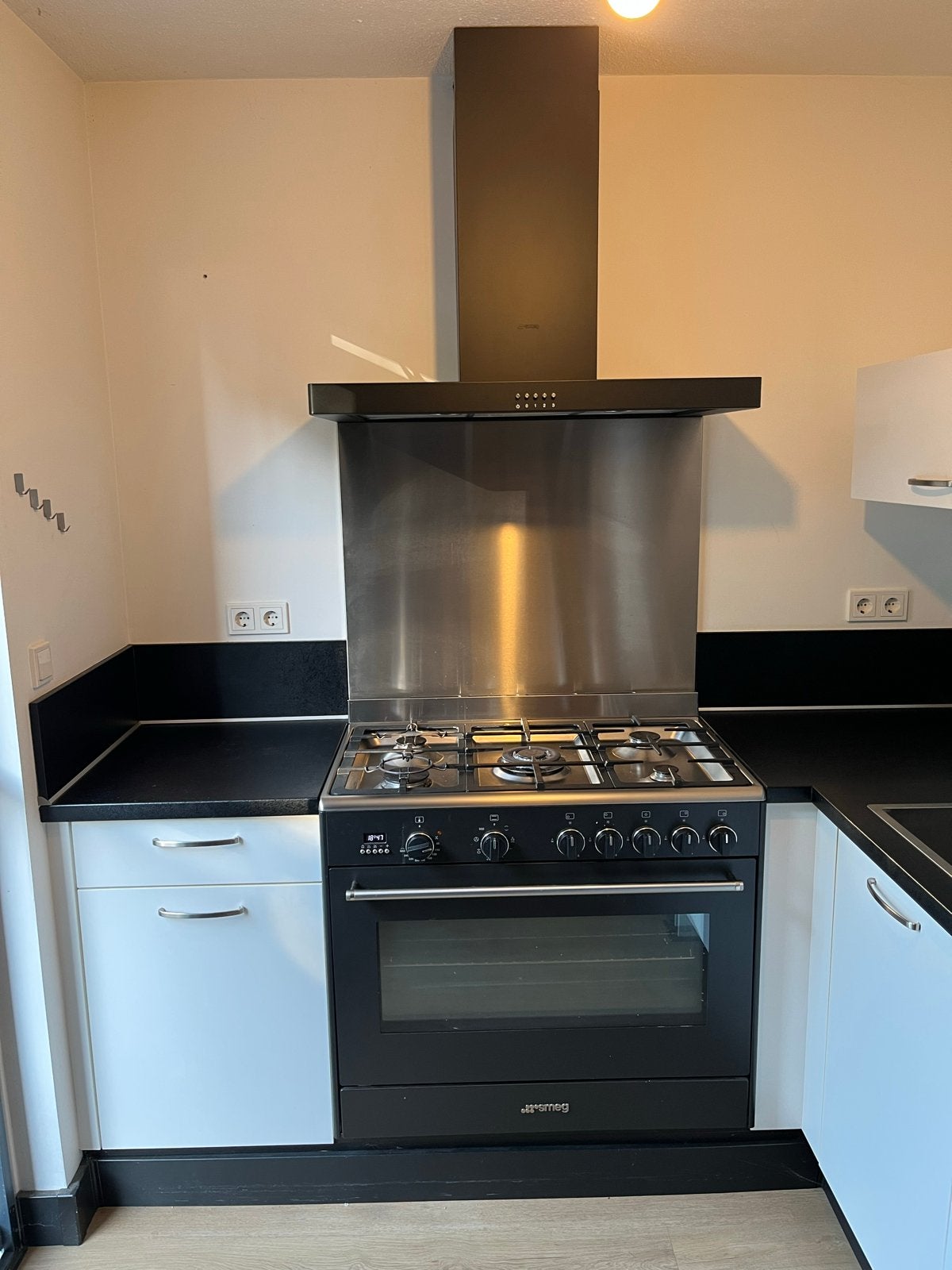 Hoekkeuken met vaatwasser en smeg gasfornuis, Ophalen, Gebruikt, Wit, Hoekkeuken