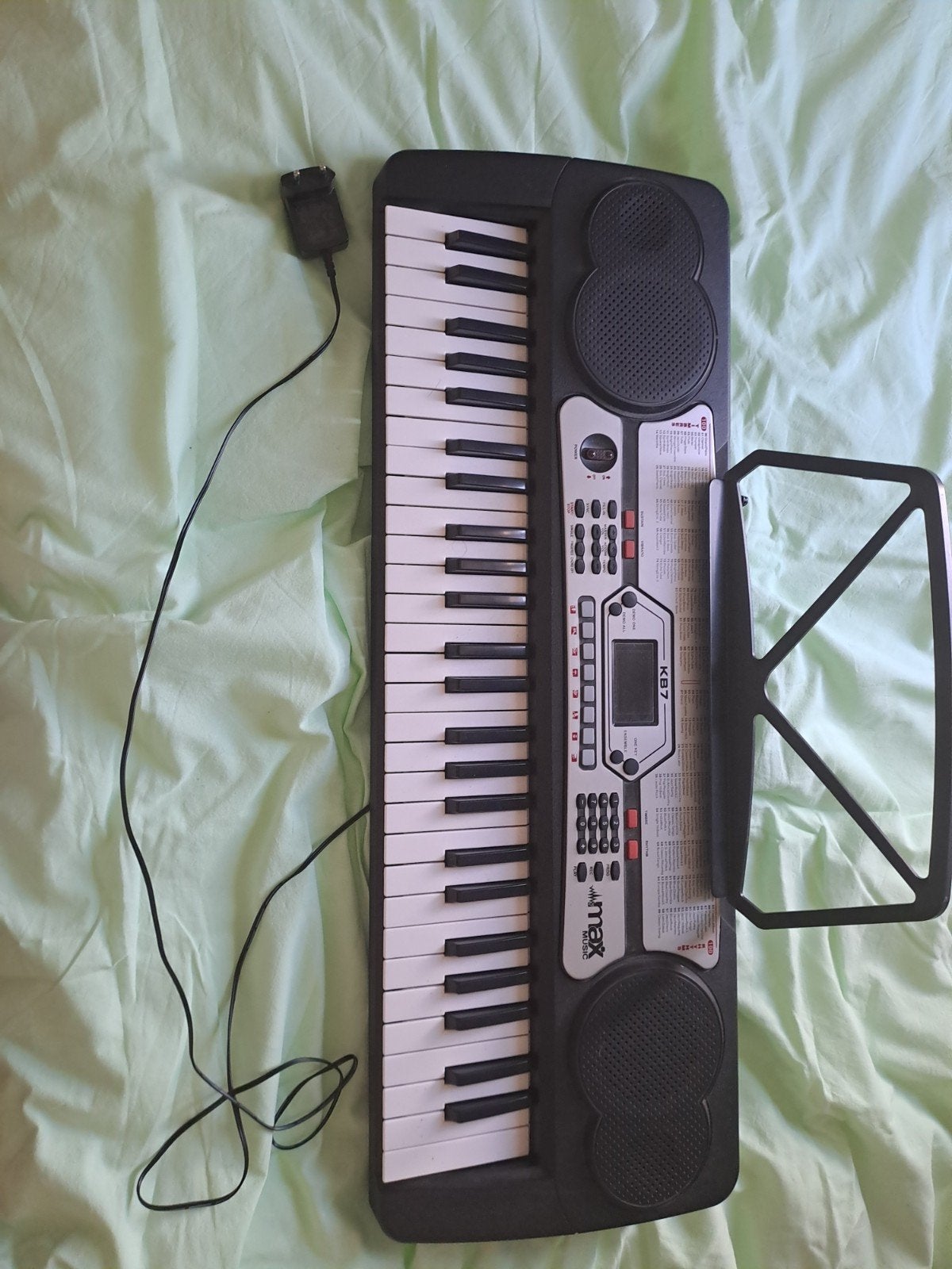 keyboard van max music KB7, Ophalen, Zo goed als nieuw, 61 toetsen, Overige merken