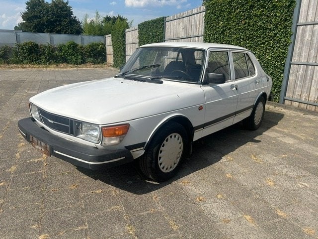 Saab 99  1984, Auto's, Oldtimers, Particulier, Te koop, Saab, Benzine, Sedan, Handgeschakeld, Wit, Blauw, Velours, Achterwielaandrijving