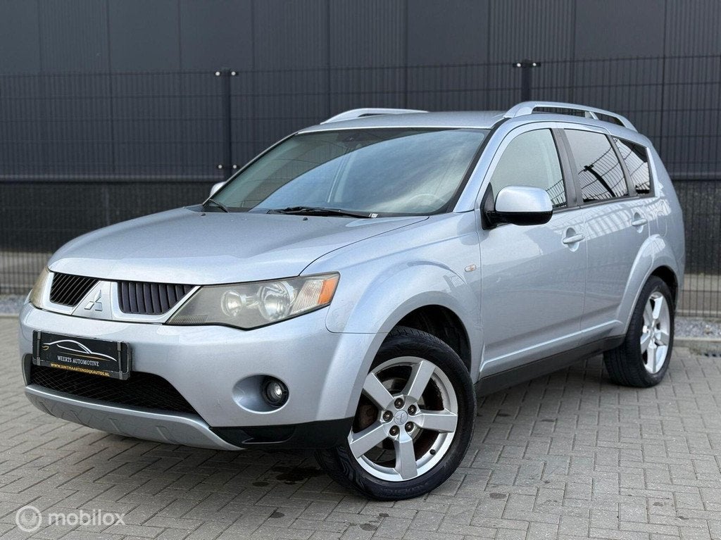 Mitsubishi Outlander 2.4 Intense+ |AUT|4WD|7-persoons|NAP|, Auto's, Mitsubishi, Stof, Zwart, 4 cilinders, 7 stoelen