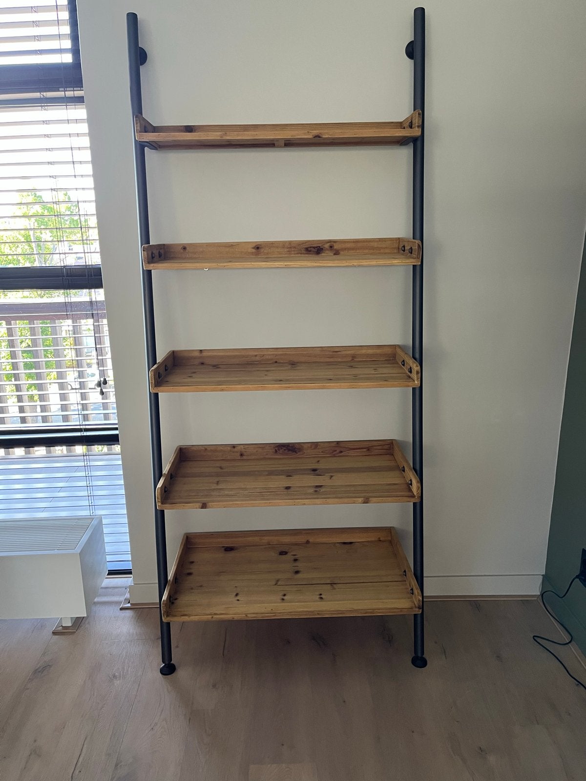 Industriële wandrek / ladderrek met 5 houten planken, Huis en Inrichting, Woonaccessoires | Wandplanken en Boekenplanken, Ophalen
