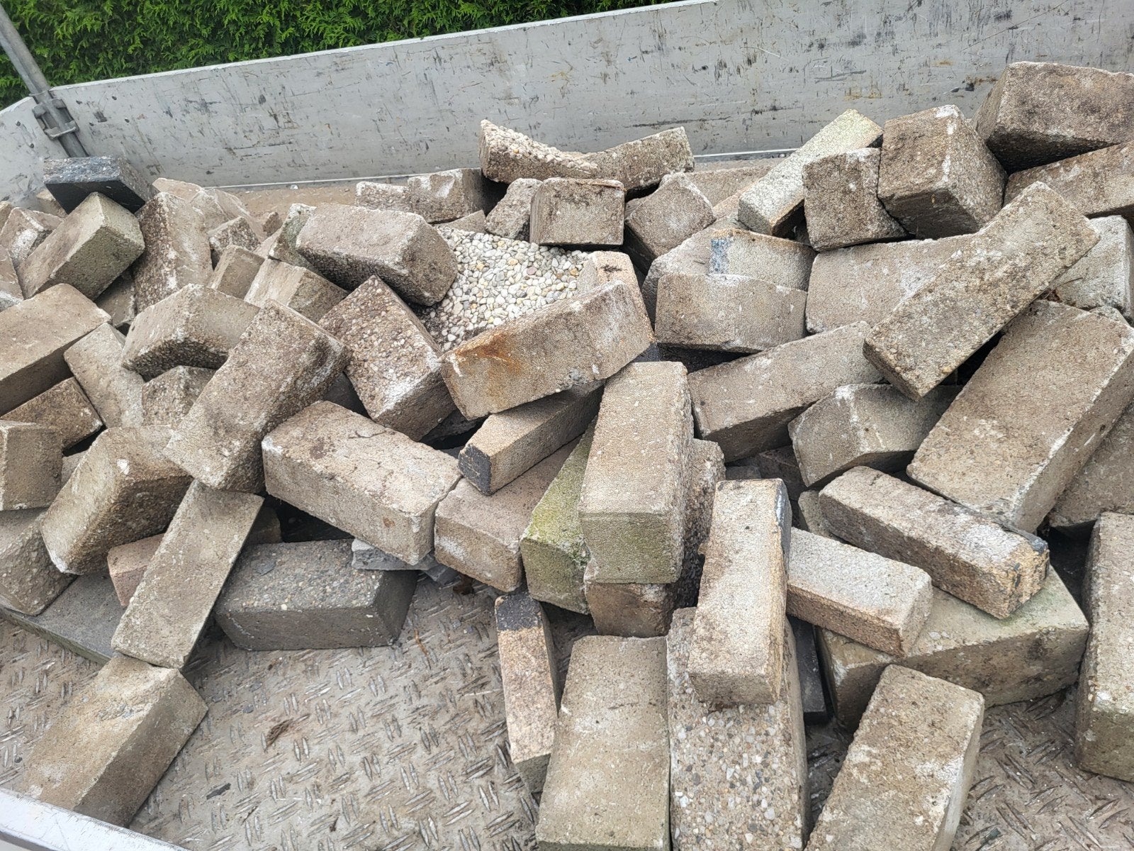 Gebruikte beton klinkers Gratis!!, Tuin en Terras, Gebruikt, Klinkers, Ophalen of Verzenden, 10 m² of meer
