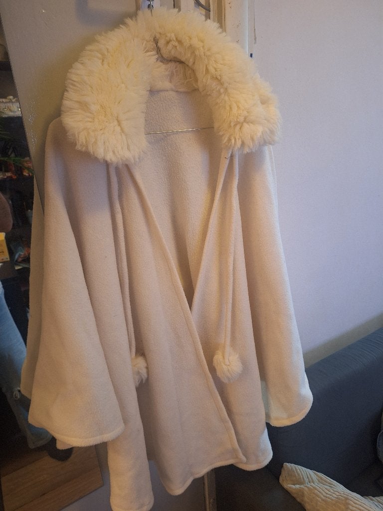 Crème/gebroken wit damescape/poncho met bontkraag, maat L, Kleding | Dames, Ophalen of Verzenden, Zo goed als nieuw, Maat 42/44 (L)