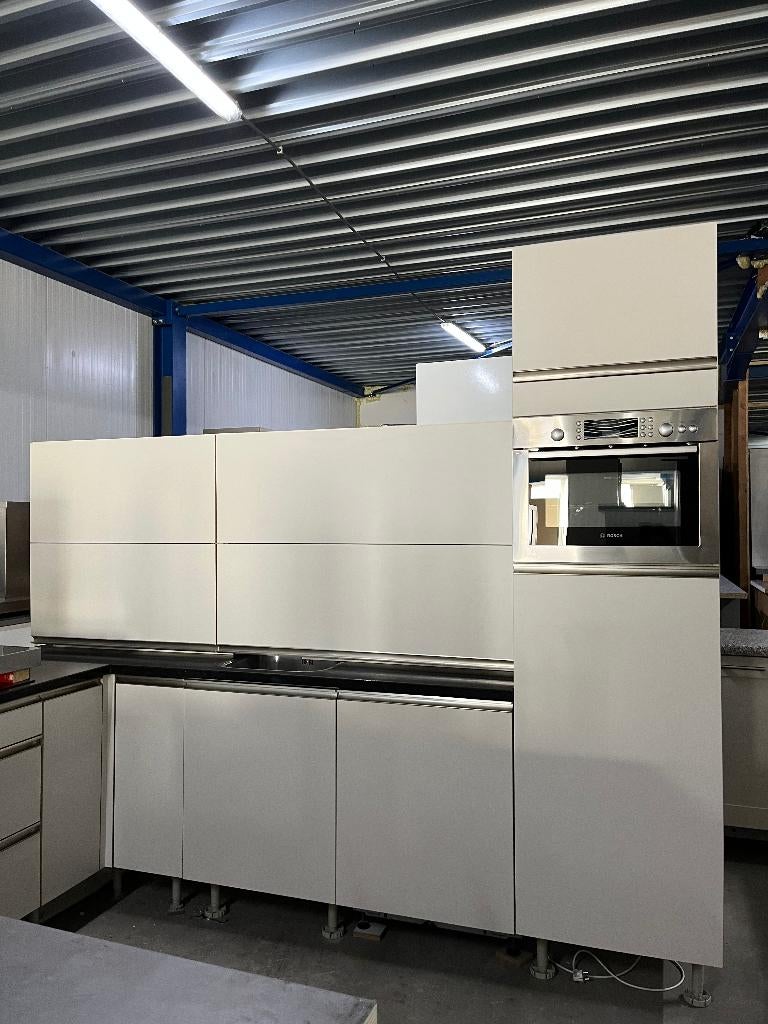 Keuken Compleet met APP 120Keukens op voorraad Nr. 2920, Ophalen of Verzenden, Zo goed als nieuw, Hoekkeuken, Met kookeiland