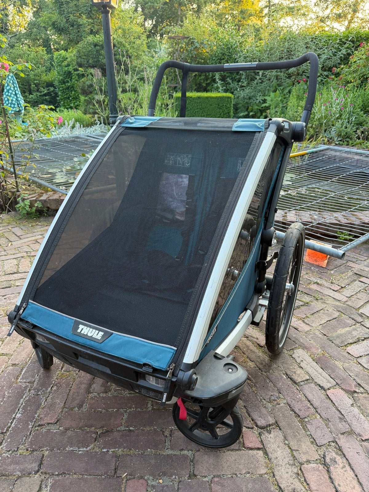 Thule Chariot Cross 2 fietskar/kinderwagen met jogging kit, Kinderen en Baby's, Kinderwagens en Combinaties, Luchtbanden, Zo goed als nieuw