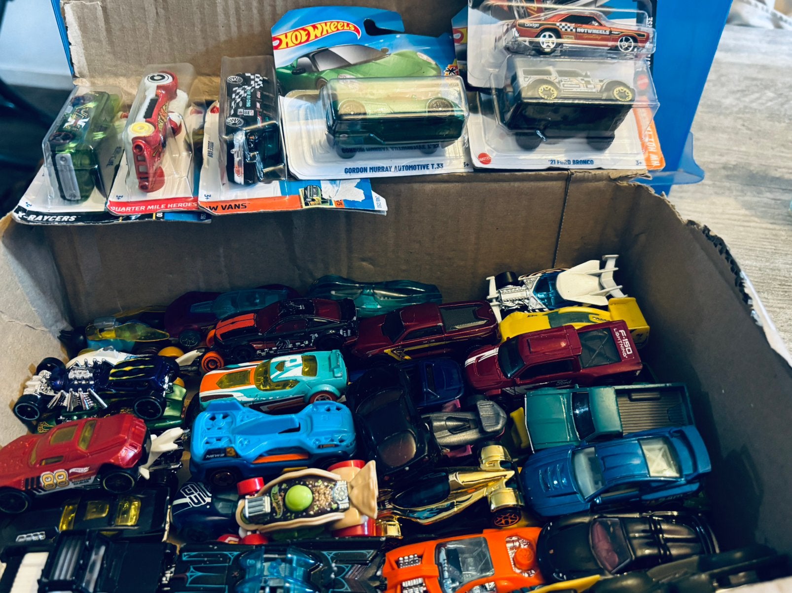Partij hotwheels, Ophalen, Zo goed als nieuw