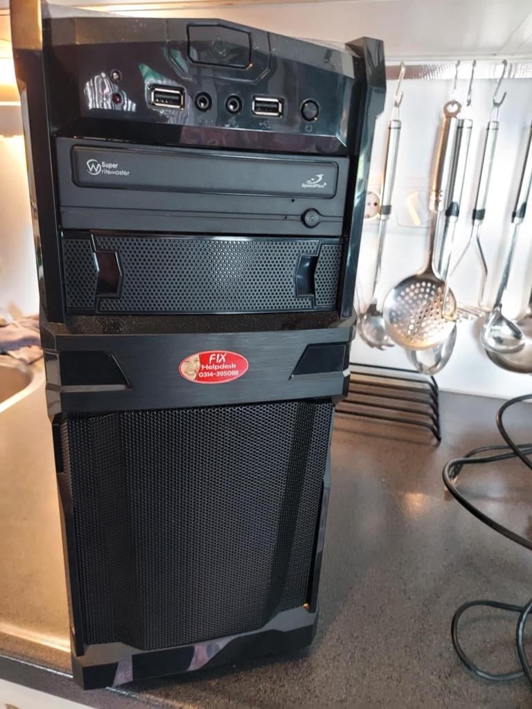 PC COMPUTER KAST ALLES KLAAR WEINIG GEBRUIKT, Ophalen