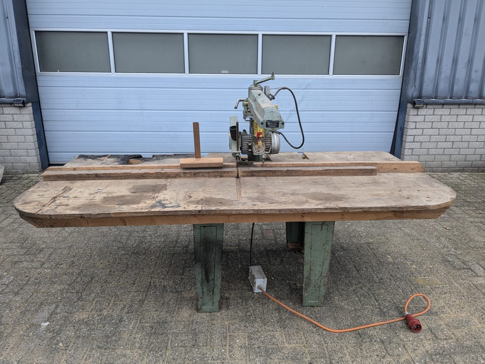 DeWalt Afkortzaag met tafel - Krachtige zaagmachine, Doe-het-zelf en Verbouw, Gereedschap | Zaagmachines, Ophalen, Gebruikt, 70 mm of meer