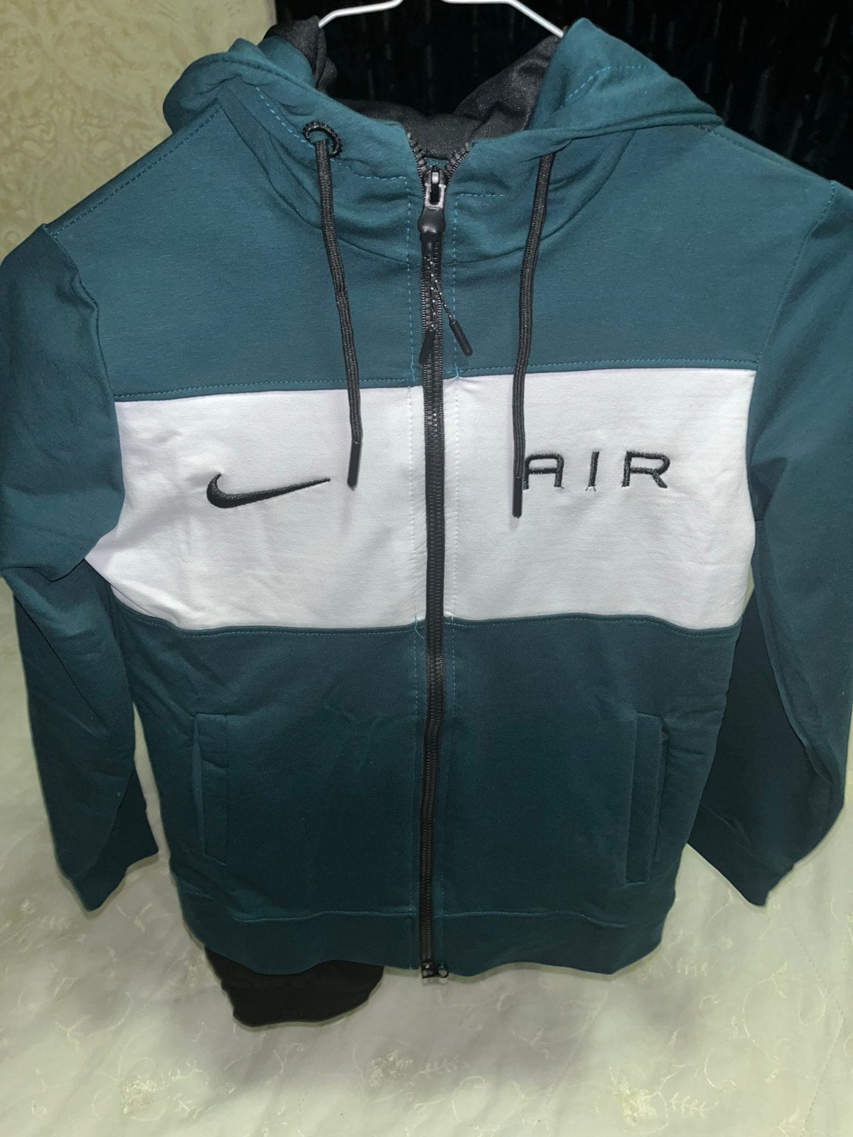 Nike Air Kids Trainingspak - Maat 12 jaar - Nieuw, Kinderen en Baby's, Kinderkleding | Maat 164, Ophalen of Verzenden, Nieuw, Jongen