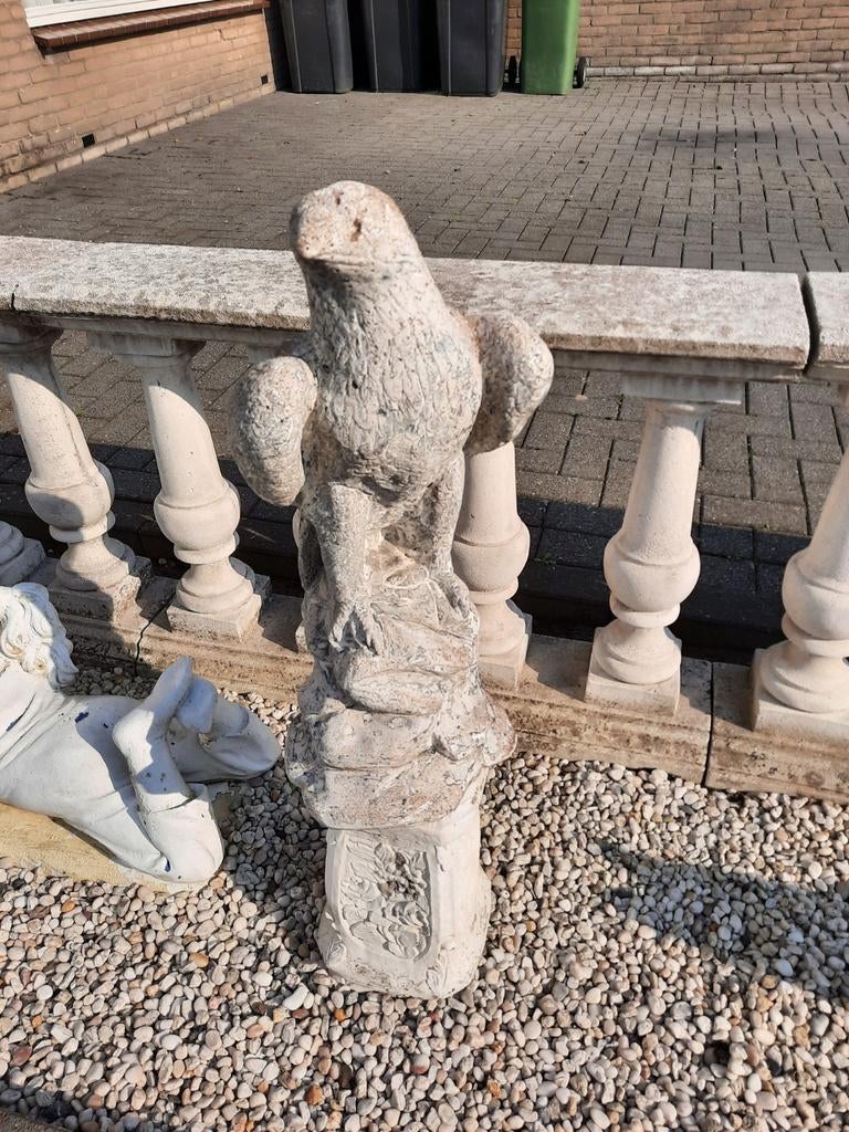 Betonnen beelden 2x adelaar op kleine pilaar, Tuin en Terras, Ophalen of Verzenden