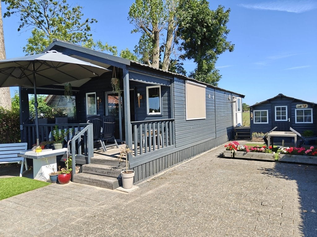 Sfeervol houten chalet/stacaravan met veranda, Tot en met 4