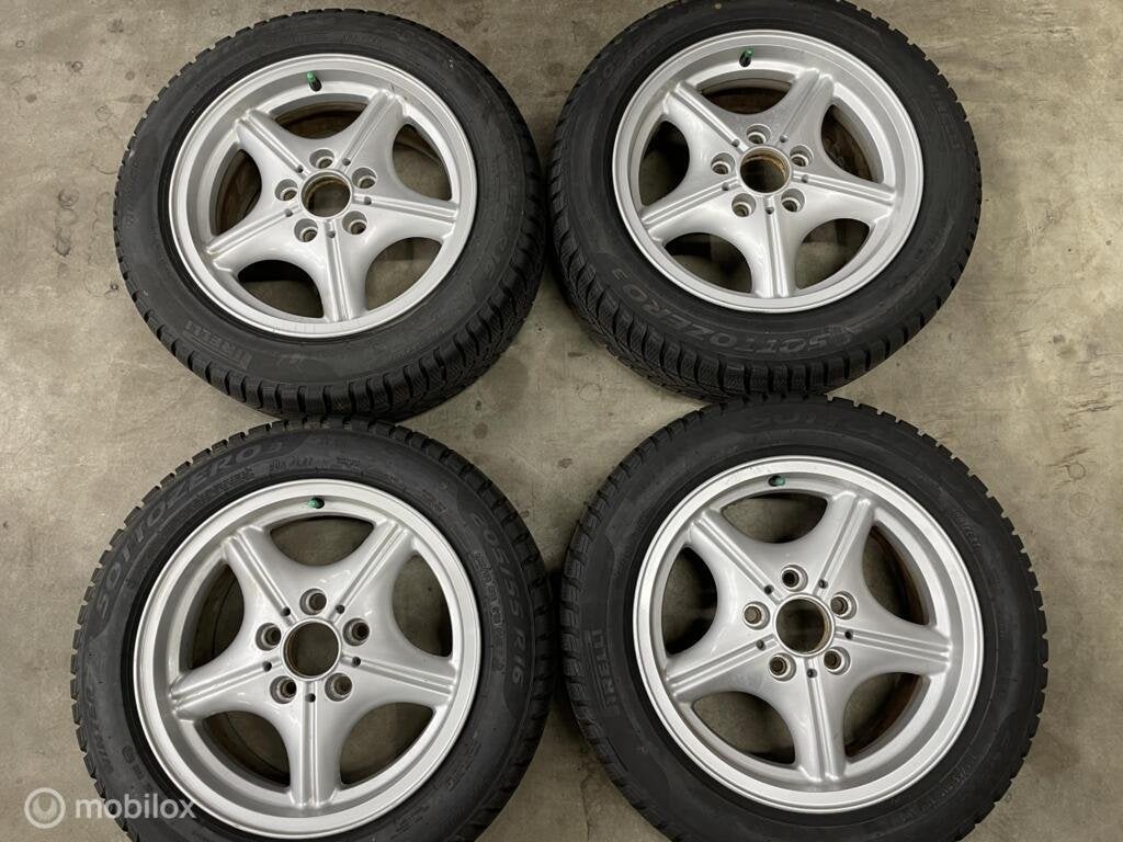 Winterset BMW 1-serie E87 ('04-'11) 3-serie E9X 85229410988, Gebruikt, 16 inch, Banden en Velgen